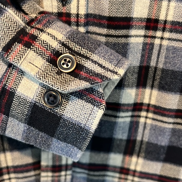 Johnston & Murphy Men’s Light Weight Flannel Button Down Shirt. - Picture 5 of 6